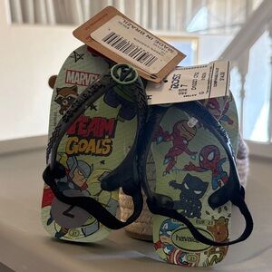 Havaianas Marvel Team Goals Flip Flops - Black and Multicolor